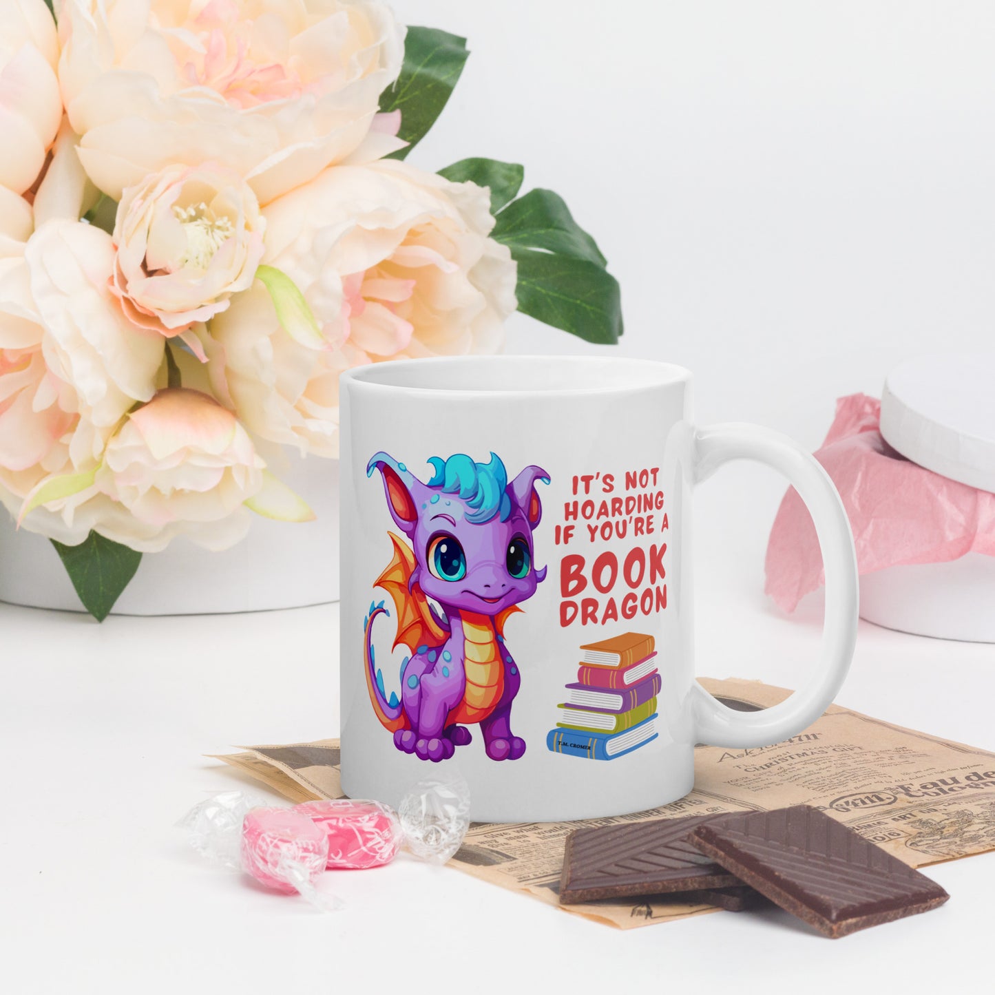 Mug blanc brillant avec motif dragon livre