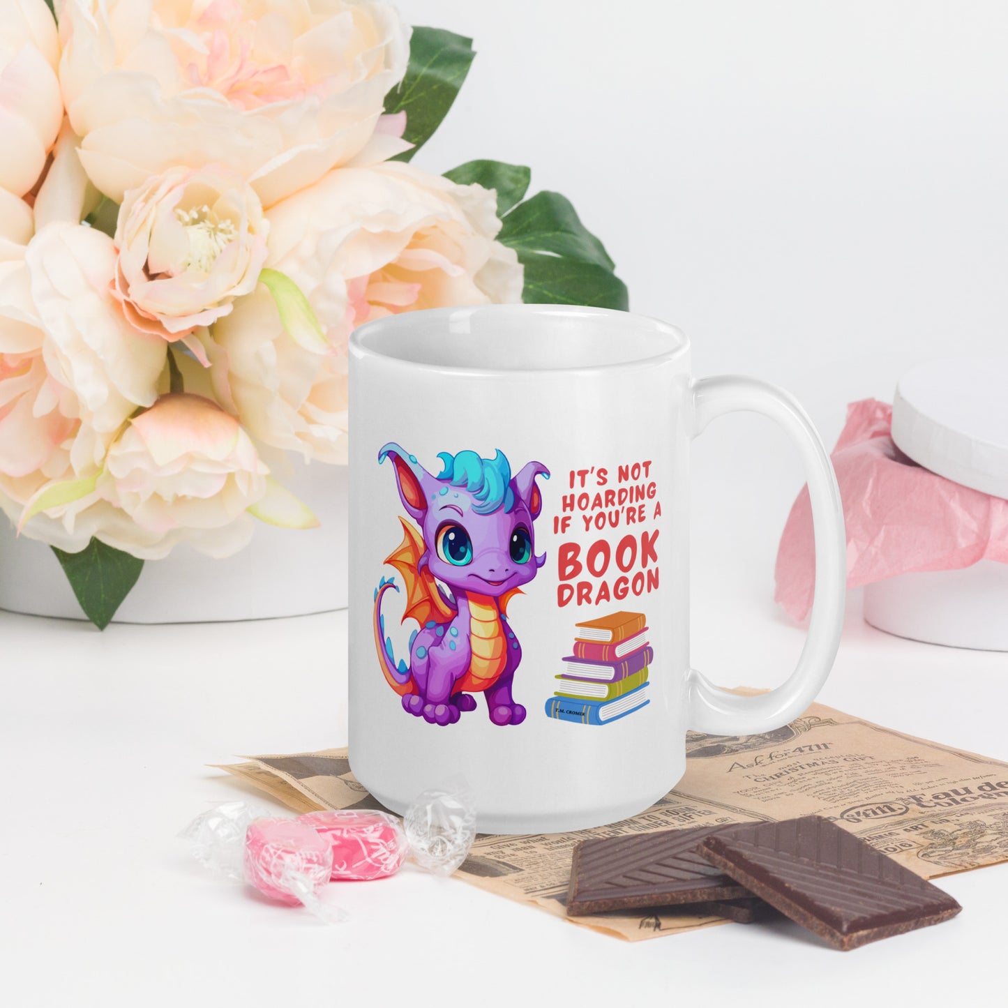 Mug blanc brillant avec motif dragon livre